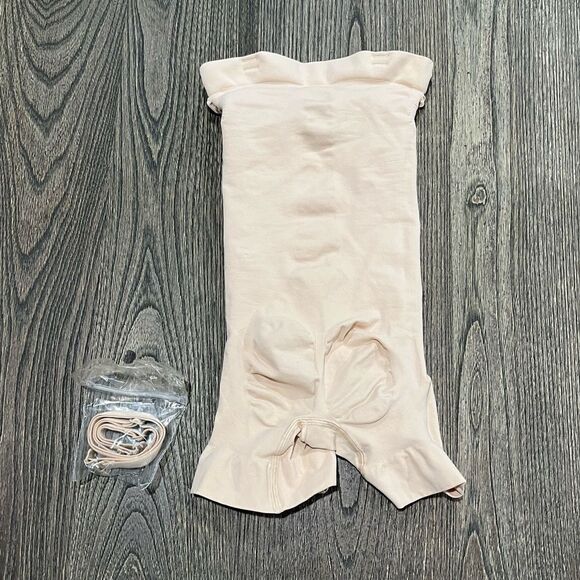 NWOT Skims Seamless Sculpt Strapless Shortie Removable Adjustable Straps Sand XS - Picture 5 of 5